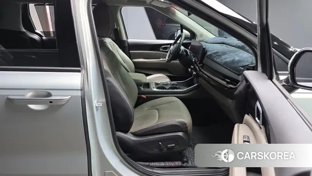 Kia The New Carnival 4th Generation 2023 Серебристо-серый из Кореи, фото 2