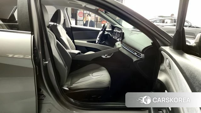 Hyundai Avante (CN7) 2023 Серебристо-серый из Кореи, фото 2