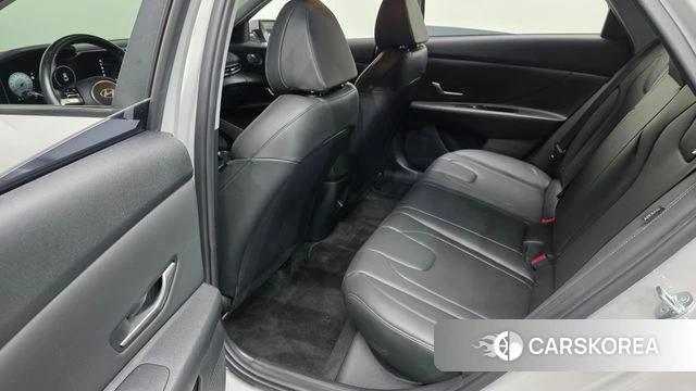 Hyundai The New Avante (CN7) 2024 Серебристо-серый из Кореи, фото 2