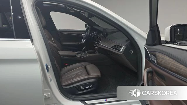 BMW 5 Series (G30) 2019 Белый из Кореи, фото 2