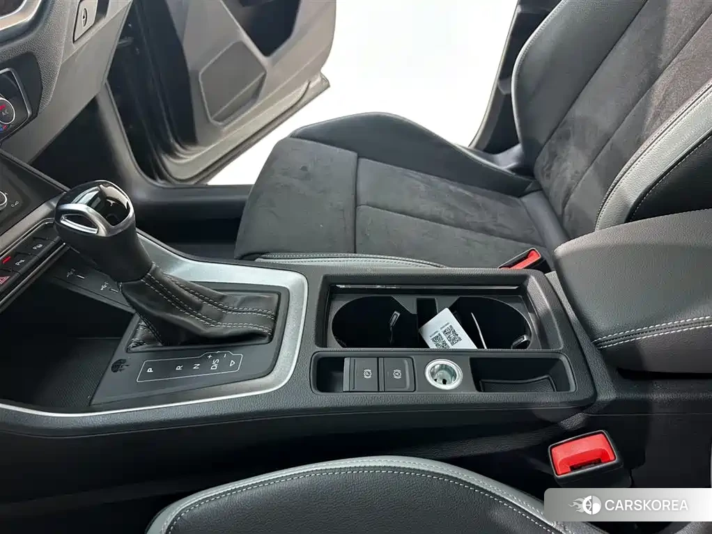 Audi Q3 2022 Silver/gray из Китая, фото 2