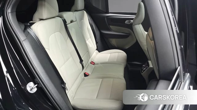 Volvo XC40 2025 Черный из Кореи, фото 2
