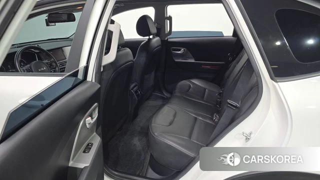 Kia Niro Plus 2022 Белый из Кореи, фото 2