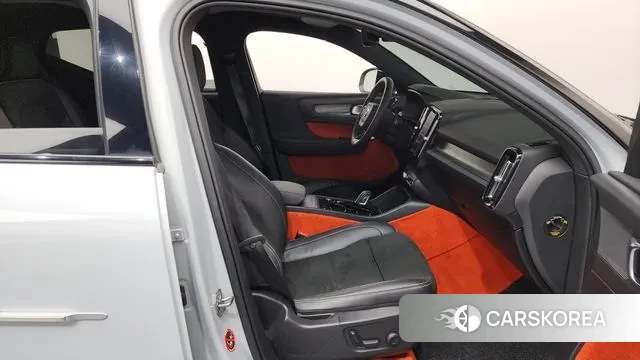 Volvo XC40 2021 Белый из Кореи, фото 2