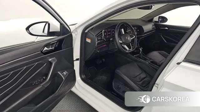 Volkswagen 7th Generation of Jetta 2022 Белый из Кореи, фото 2