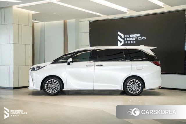 Lexus LM 2025 Черный из Китая, фото 2