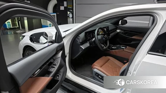 BMW 5 Series (G60) 2024 Белый из Кореи, фото 2