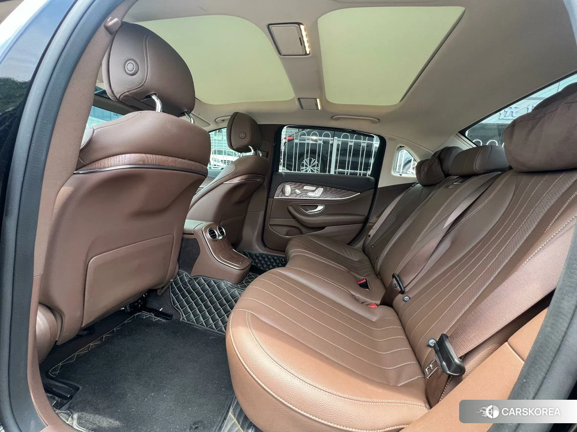 Mercedes-Benz E-class 2022 Черный из Китая, фото 2