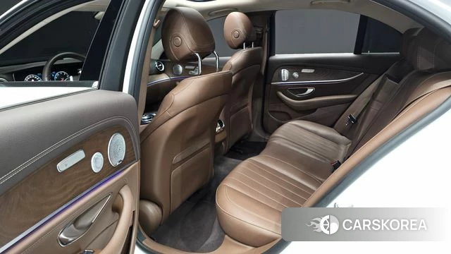 Mercedes-Benz E-Class W213 2019 Белый из Кореи, фото 2