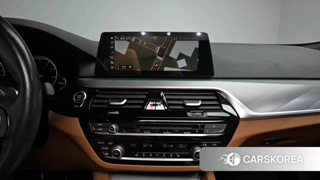 BMW 5 Series (G30) 2018 Белый из Кореи, фото 2