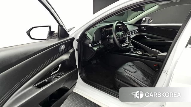 Hyundai The New Avante (CN7) 2024 Белый из Кореи, фото 2