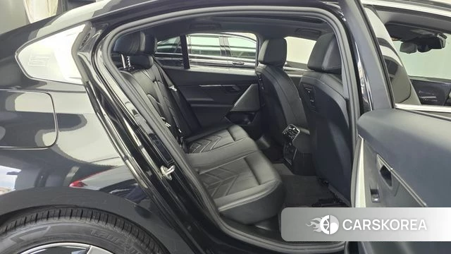 BMW 5 Series (G60) 2023 Черный из Кореи, фото 2