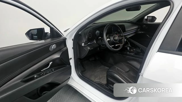 Hyundai The New Avante (CN7) 2023 Белый из Кореи, фото 2