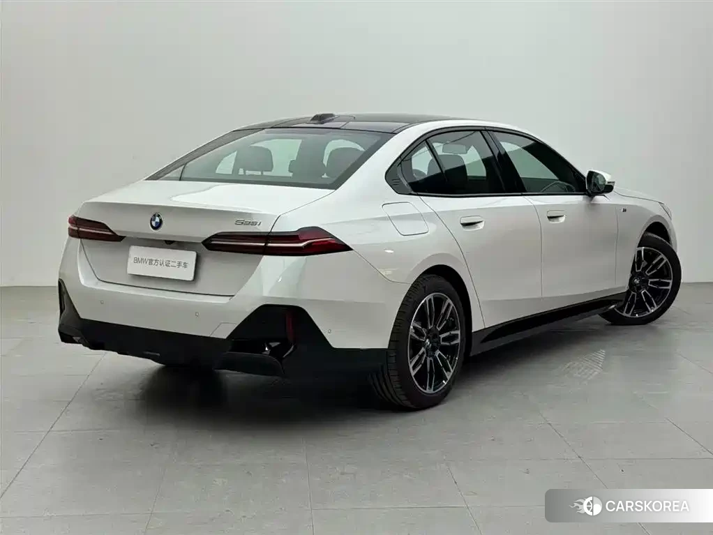 BMW 5 series 2025 Белый из Китая, фото 2
