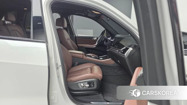 BMW X5 (G05) 2024 Белый из Кореи, фото 2