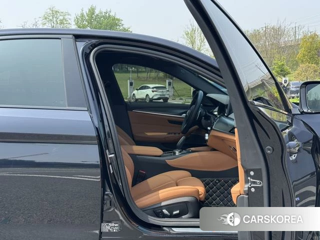 BMW 5 series (imported) 2023 Черный из Китая, фото 2