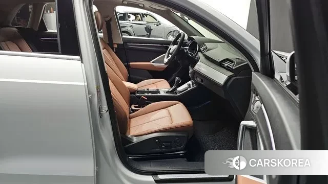 Audi Q3 (F3) 2023 Белый из Кореи, фото 2