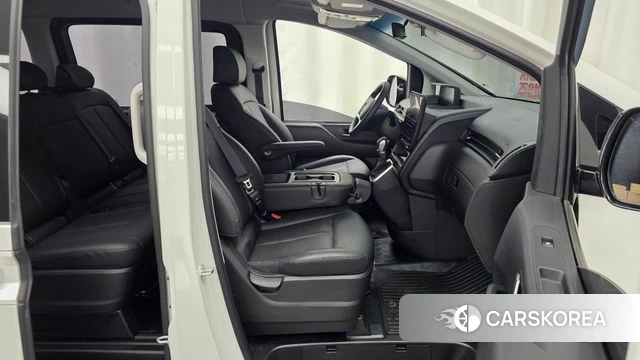 Hyundai Staria 2025 Белый из Кореи, фото 2