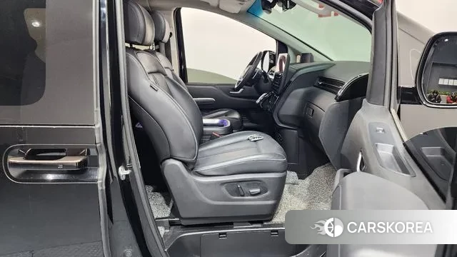 Hyundai Staria 2021 Черный из Кореи, фото 2