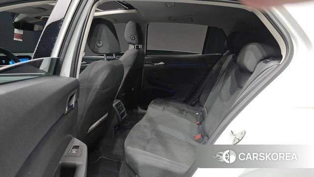 Volkswagen Golf 8th Generation 2022 Белый из Кореи, фото 2
