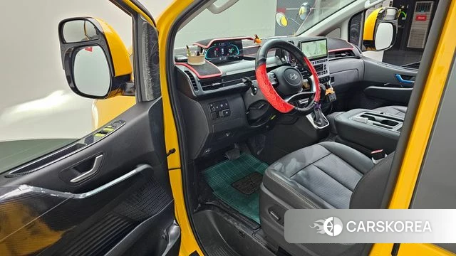 Hyundai Staria 2024 Желтый из Кореи, фото 2