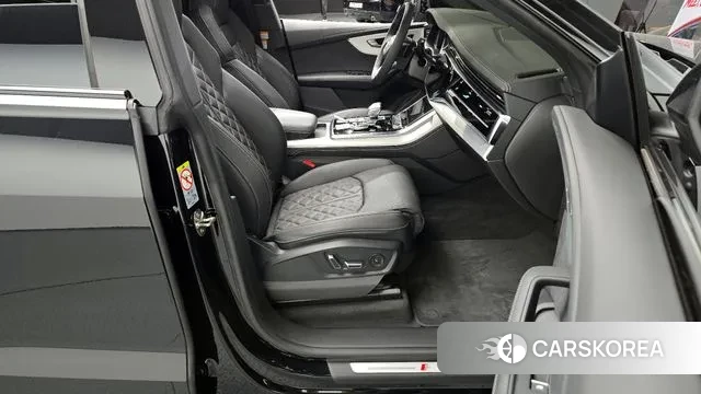 Audi Q8 (4M) 2023 Черный из Кореи, фото 2