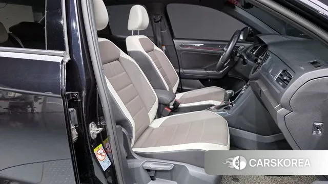 Volkswagen T-Roc 2021 Черный из Кореи, фото 2