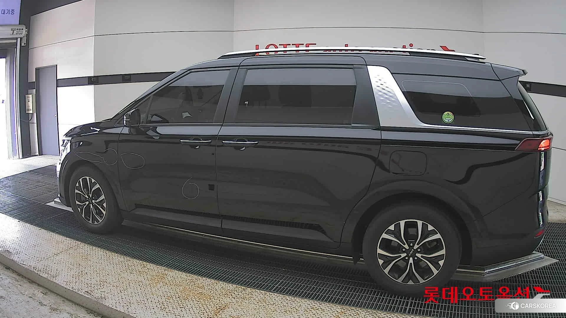 Kia Carnival 2023 Aurora Black Pearl из Кореи, фото 2