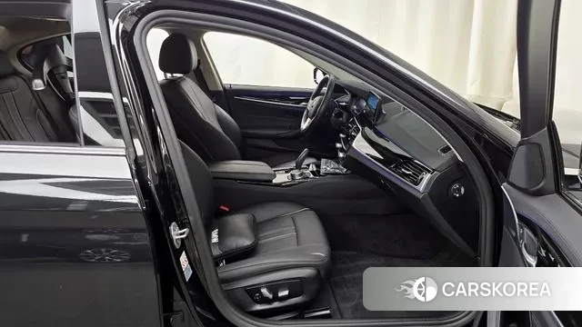 BMW 5 Series (G30) 2019 Черный из Кореи, фото 2