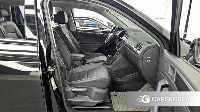 Volkswagen Tiguan Allspace 2020 Черный из Кореи, фото 2