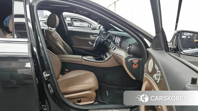 Mercedes-Benz E-Class W213 2023 Серый из Кореи, фото 2