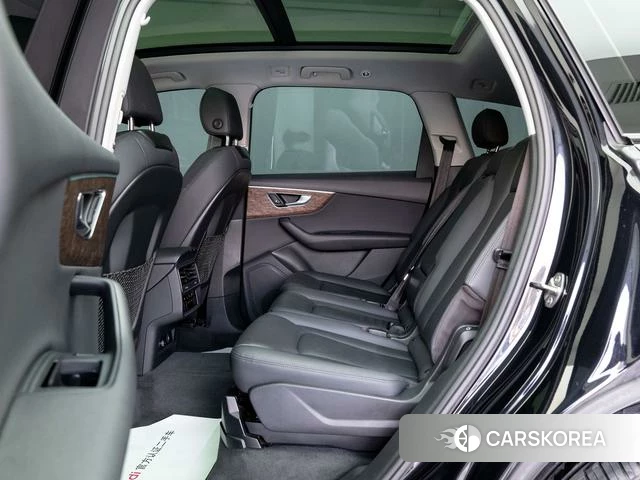 Audi Q7 2021 Черный из Китая, фото 2