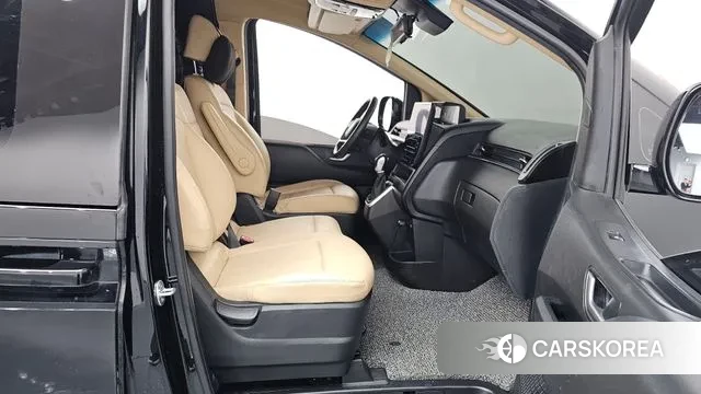 Hyundai Staria 2024 Черный из Кореи, фото 2