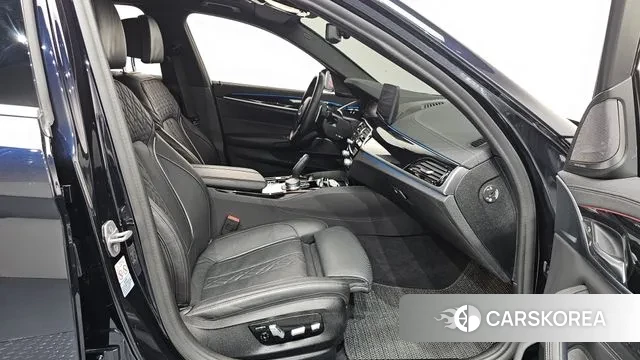 BMW 5 Series (G30) 2021 Черный из Кореи, фото 2