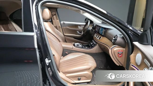 Mercedes-Benz E-Class W213 2018 Черный из Кореи, фото 2
