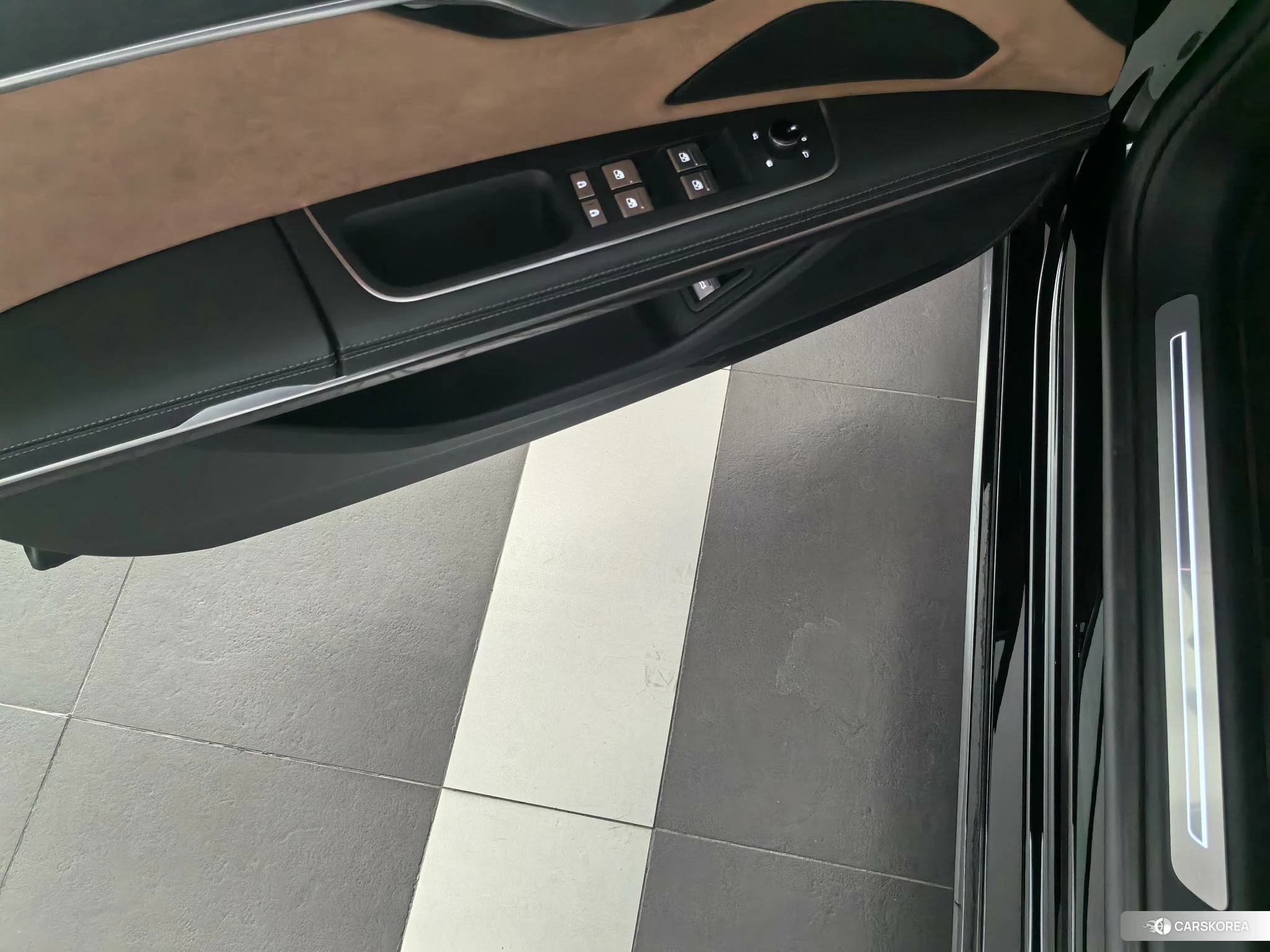 Audi A8 2023 Черный из Китая, фото 2