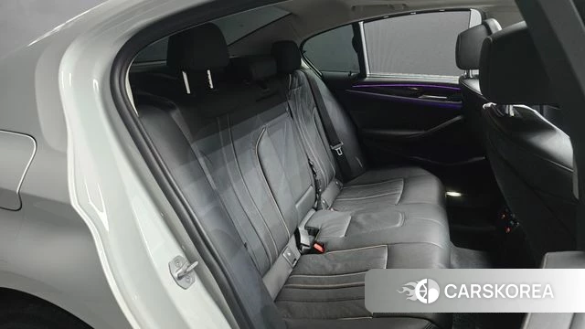 BMW 5 Series (G30) 2022 Белый из Кореи, фото 2