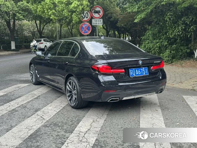 BMW 5 series 2022 Черный из Китая, фото 2