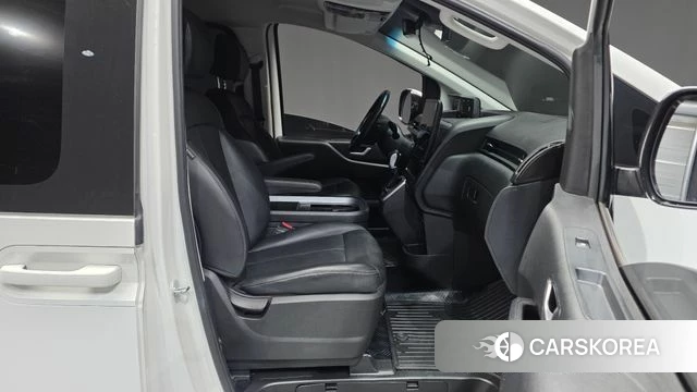 Hyundai Staria 2023 Белый из Кореи, фото 2