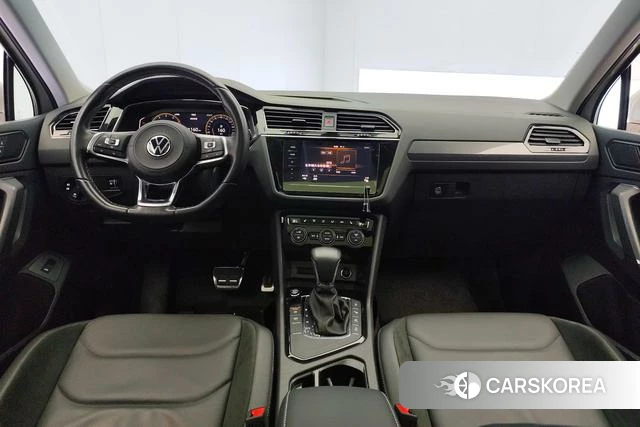 Volkswagen Tiguan L 2021 Темно-серый из Китая, фото 2