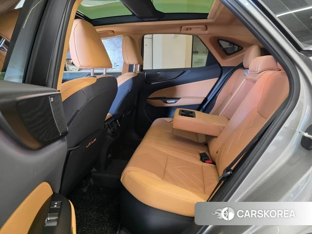 Lexus NX350h Second generation 2025 Песочный из Кореи, фото 2