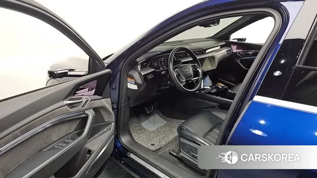 Audi e-Tron 2021 Синий из Кореи, фото 2