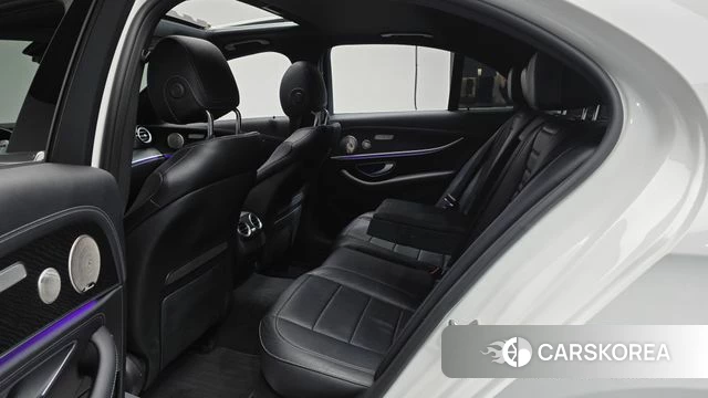 Mercedes-Benz E-Class W213 2023 Белый из Кореи, фото 2