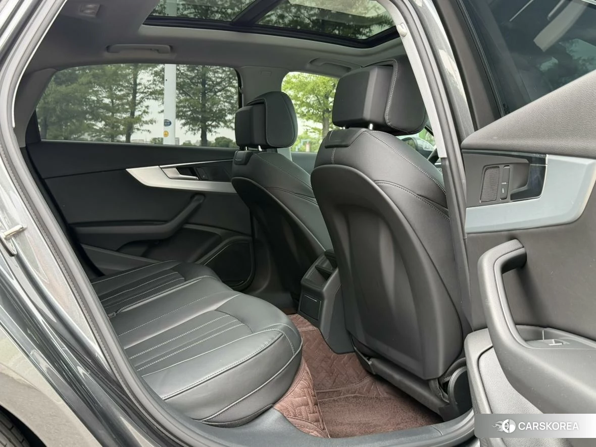 Audi A4L 2021 Темно-серый из Китая, фото 2