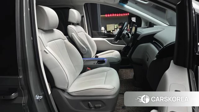 Hyundai Staria 2023 Серый из Кореи, фото 2