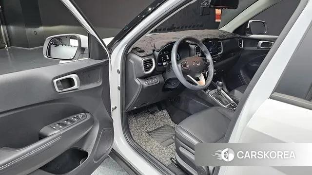 Hyundai Venue 2023 Белый из Кореи, фото 2