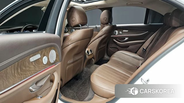 Mercedes-Benz E-Class W213 2019 Белый из Кореи, фото 2