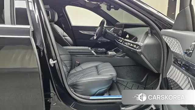 BMW 7 Series (G70) 2025 Черный из Кореи, фото 2