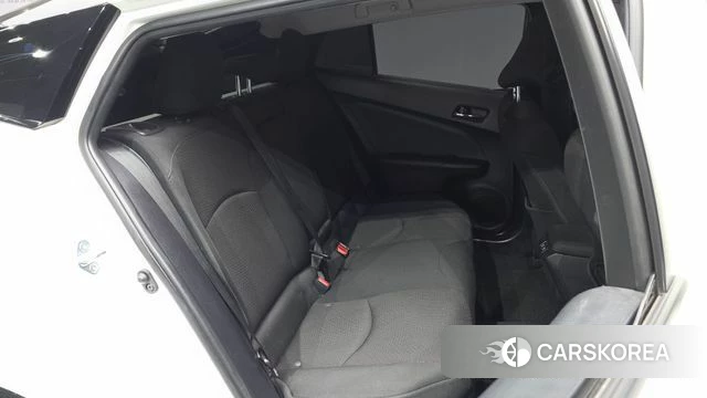 Toyota Prius 4th Generation 2019 Белый из Кореи, фото 2