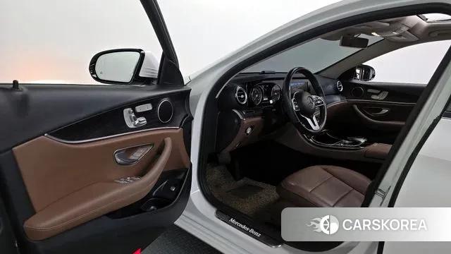 Mercedes-Benz E-Class W213 2020 Белый из Кореи, фото 2